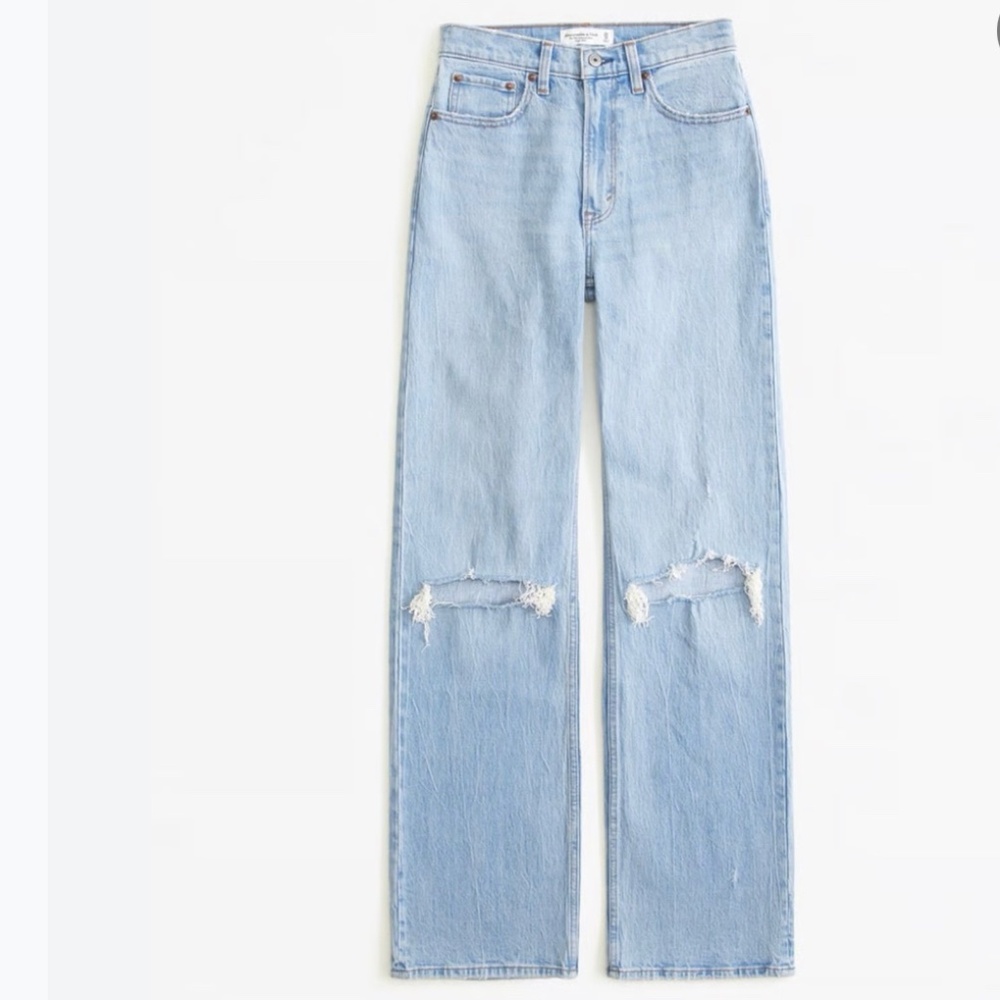 Abercrombie Curve Love 90s Relaxed Jean in Light Wash Distressed Sz 25